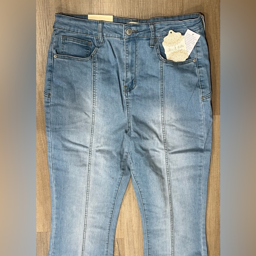 Altar’d State High Rise Flare Leg Jeans women’s Size 25 / 5 NWT - Picture 3 of 5